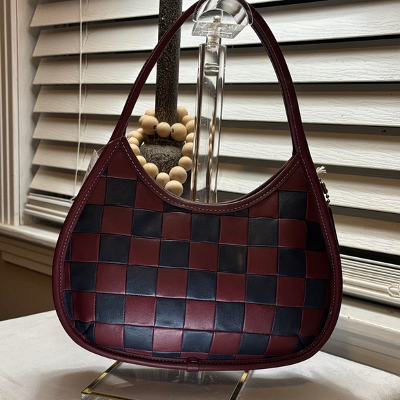 Chic Burgundy and Black Checkered Shoulder Bag - Picture 2 of 5